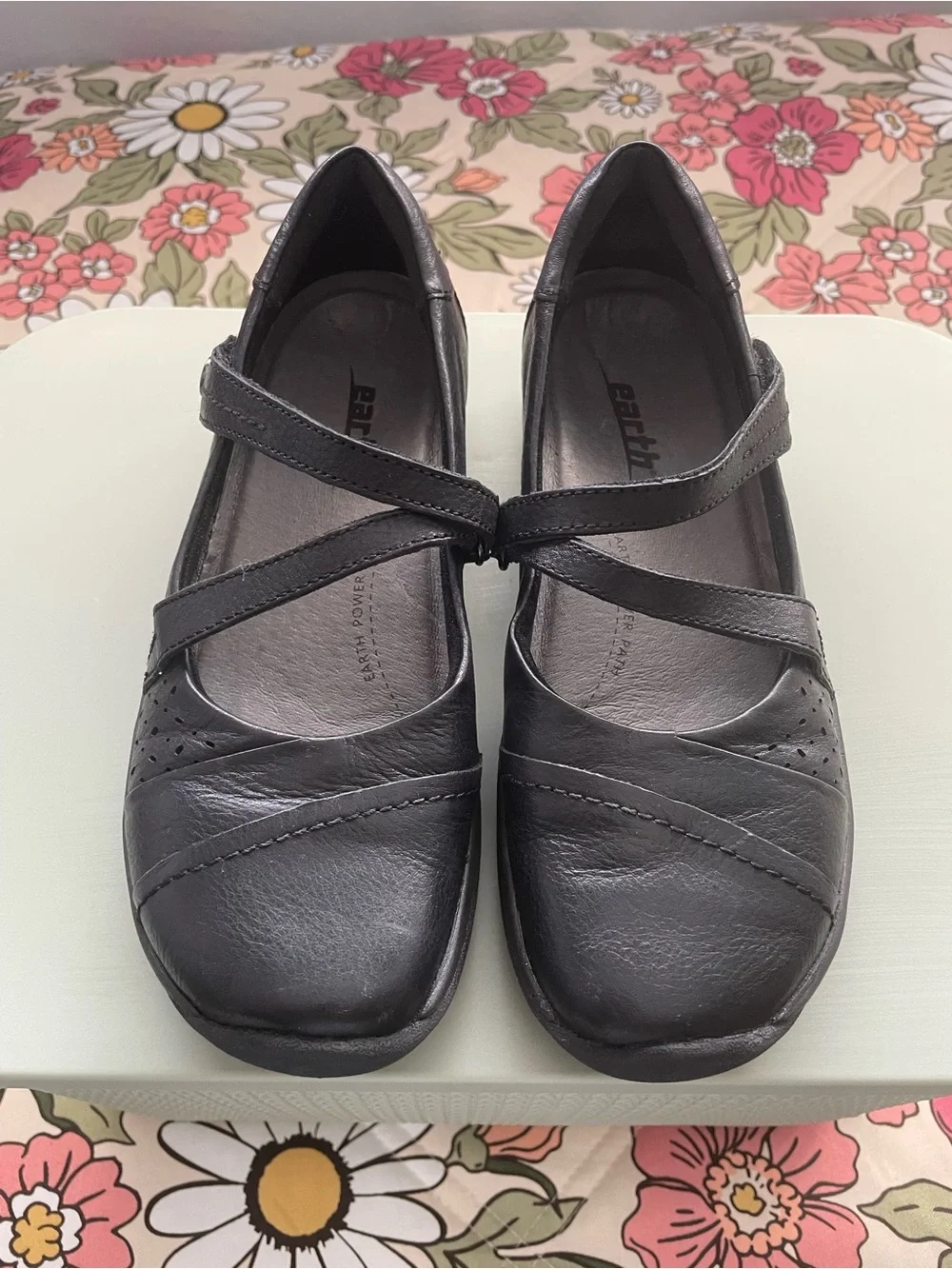 Earth Kara Newton Black Leather Cross-Strap Mary Jane Flats Size 5